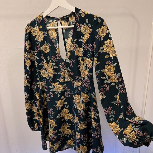 Floral Pattern Dress with Open V Shape Back - Picture 3 of 5